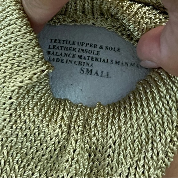 NWOT Sm (5-7) Beige‎ / Gold Mesh Fabric Shoes / Booties w Leather Insole - Picture 3 of 4